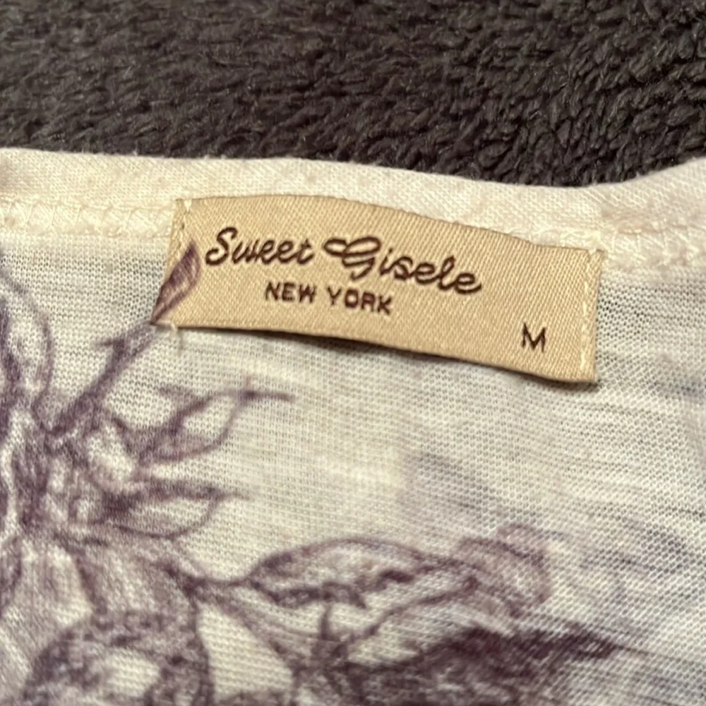 Rhinestone NYC Tee Size M, fits like Small - Picture 5 of 6